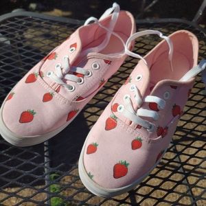 Hot Topic Strawberry canvas lace-up shoes, size 7, pink